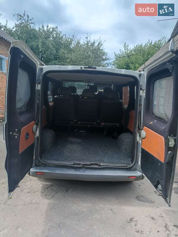 Мінівен Renault Trafic 2004 в Тростянці