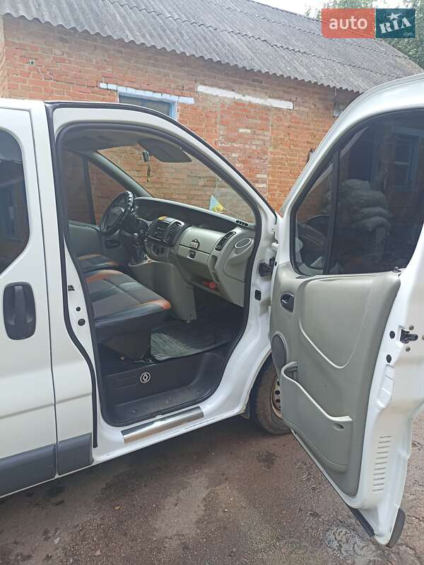 Мінівен Renault Trafic 2004 в Тростянці