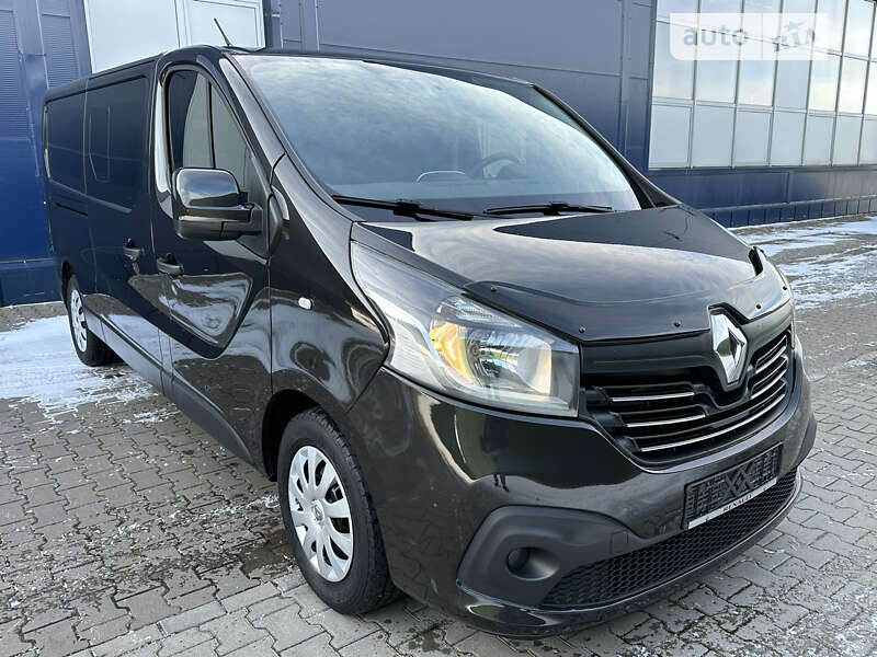 Минивэн Renault Trafic 2015 в 