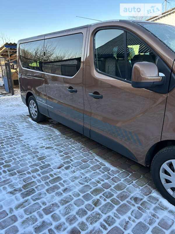 Минивэн Renault Trafic 2017 в Киеве