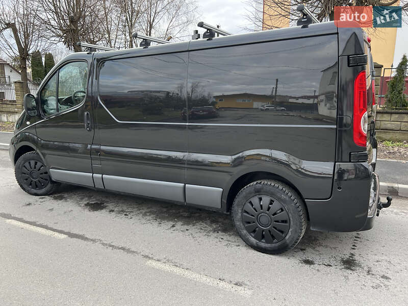 Грузовой фургон Renault Trafic 2012 в Корце