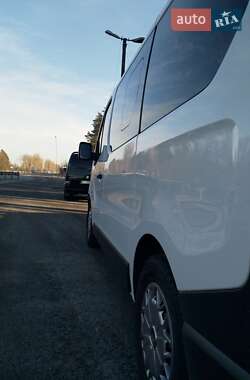 Минивэн Renault Trafic 2017 в 