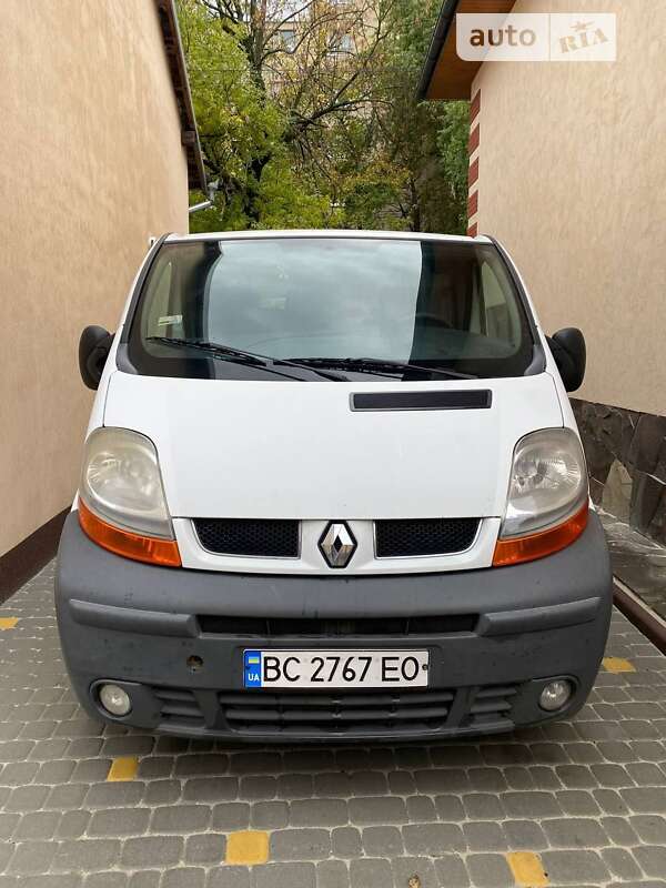 Грузовой фургон Renault Trafic 2005 в Львове