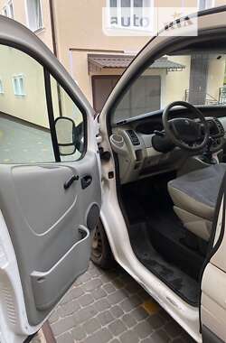 Грузовой фургон Renault Trafic 2005 в Львове