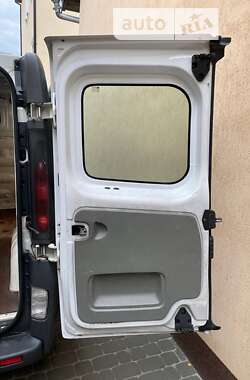 Грузовой фургон Renault Trafic 2005 в Львове