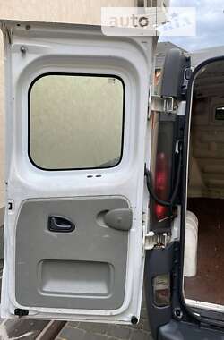 Грузовой фургон Renault Trafic 2005 в Львове