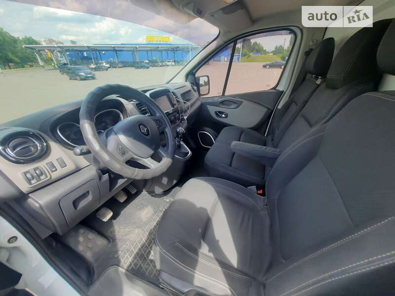Грузовой фургон Renault Trafic 2016 в Киеве
