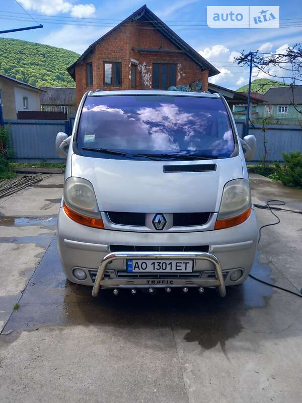 Минивэн Renault Trafic 2003 в Хусте