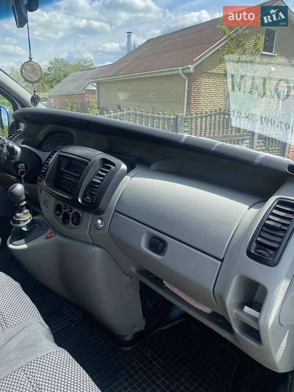 Мінівен Renault Trafic 2006 в Іллінцях