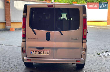 Минивэн Renault Trafic 2012 в 