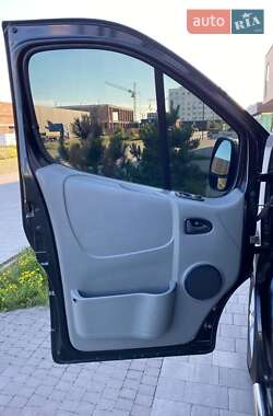 Минивэн Renault Trafic 2014 в 