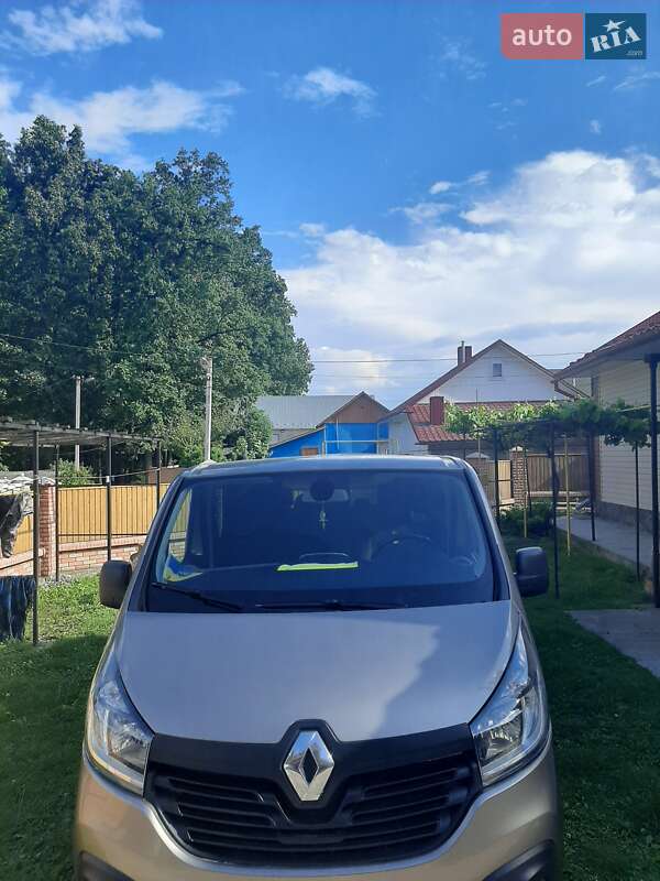 Мінівен Renault Trafic 2016 в Чернівцях