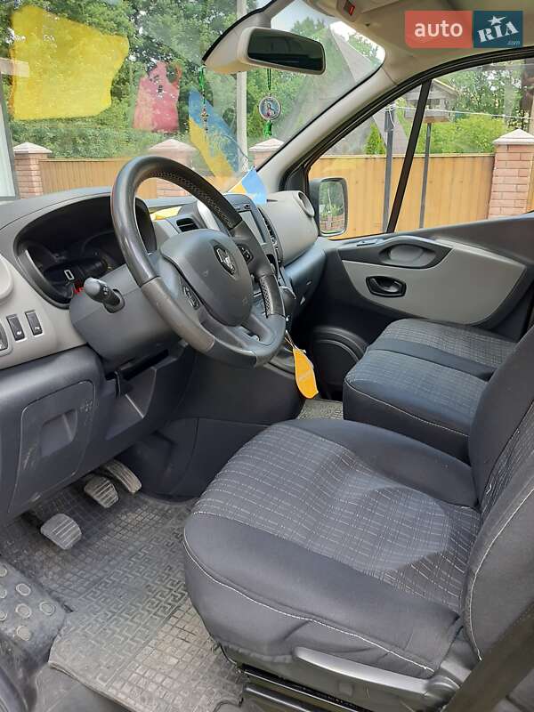 Мінівен Renault Trafic 2016 в Чернівцях