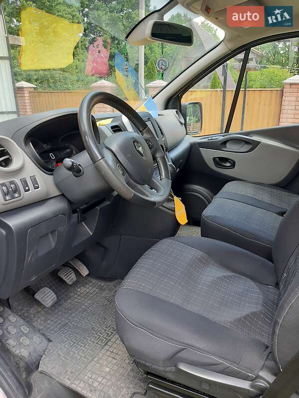 Мінівен Renault Trafic 2016 в Чернівцях