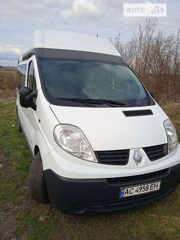 Грузопассажирский фургон Renault Trafic 2006 в Луцке