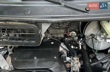 Грузовой фургон Renault Trafic 2006 в 