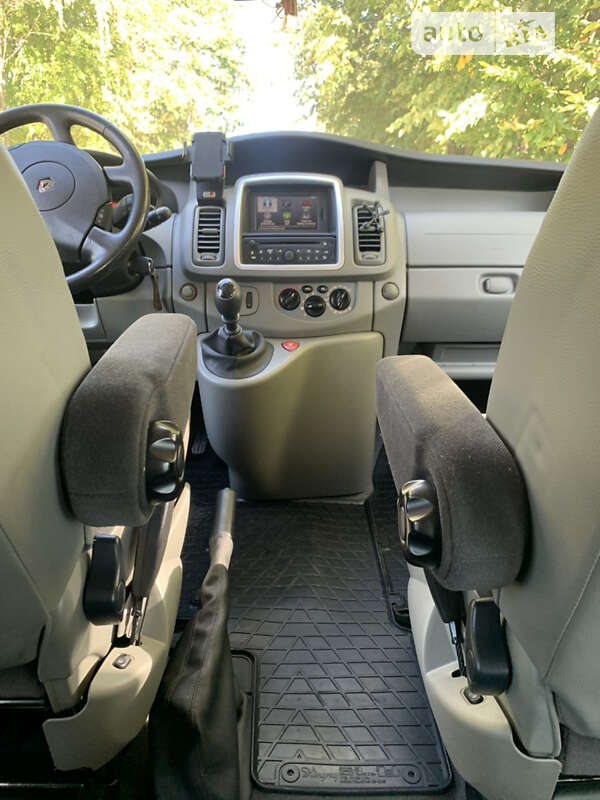 Минивэн Renault Trafic 2011 в Олевске