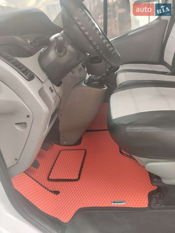 Минивэн Renault Trafic 2003 в Николаеве