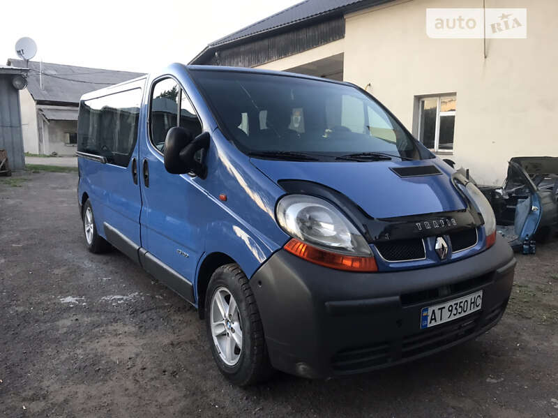 Минивэн Renault Trafic 2005 в Брошневе-Осаде