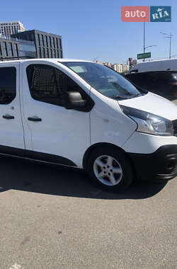 Минивэн Renault Trafic 2015 в 