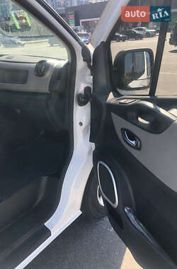 Минивэн Renault Trafic 2015 в 