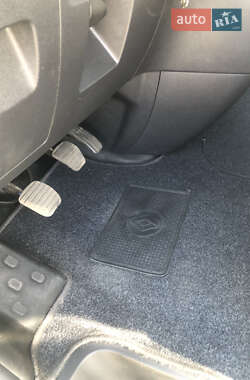 Минивэн Renault Trafic 2015 в 