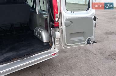 Минивэн Renault Trafic 2012 в 
