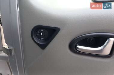 Минивэн Renault Trafic 2012 в 