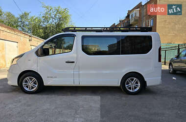 Минивэн Renault Trafic 2015 в 