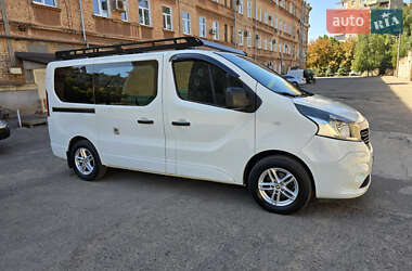 Минивэн Renault Trafic 2015 в 