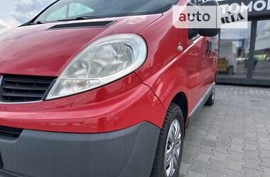 Вантажний фургон Renault Trafic 2012 в Чернівцях