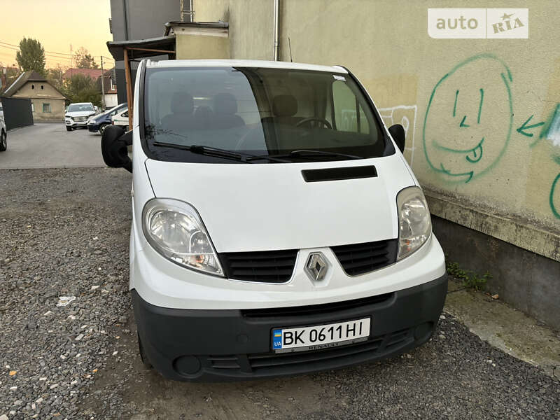 Вантажний фургон Renault Trafic 2013 в Ужгороді