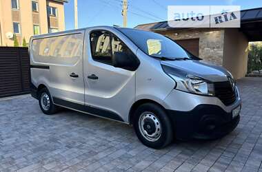 Грузовой фургон Renault Trafic 2015 в Львове