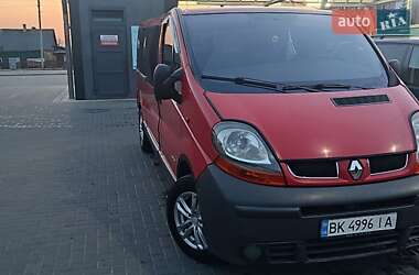 Минивэн Renault Trafic 2004 в Сарнах