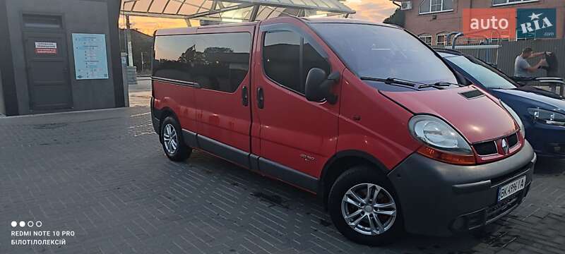 Минивэн Renault Trafic 2004 в Сарнах