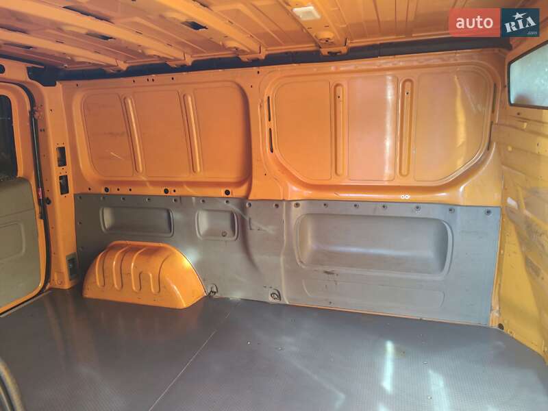 Грузовой фургон Renault Trafic 2013 в Львове