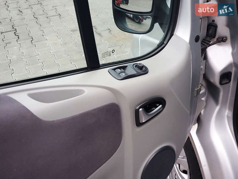 Мінівен Renault Trafic 2011 в Рівному