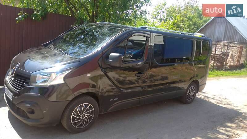 Минивэн Renault Trafic 2015 в 