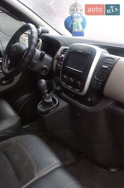 Минивэн Renault Trafic 2015 в 