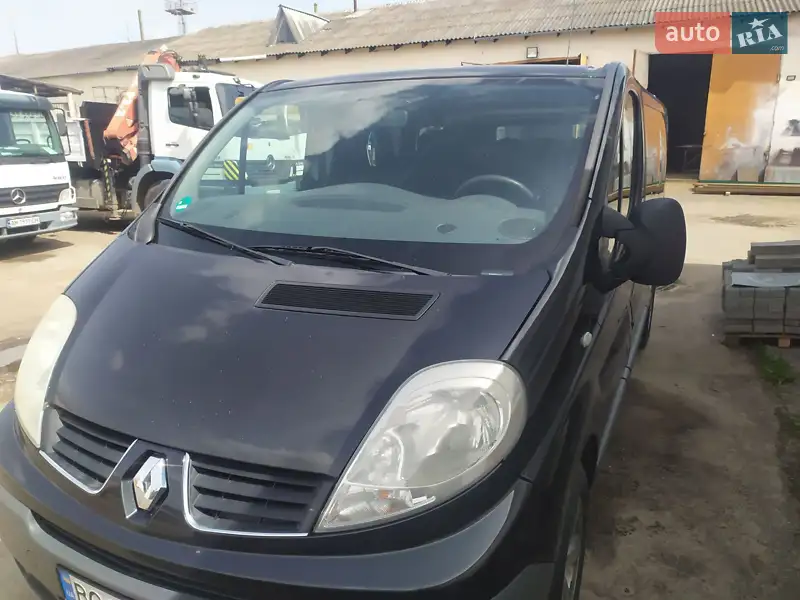 Минивэн Renault Trafic 2011 в 