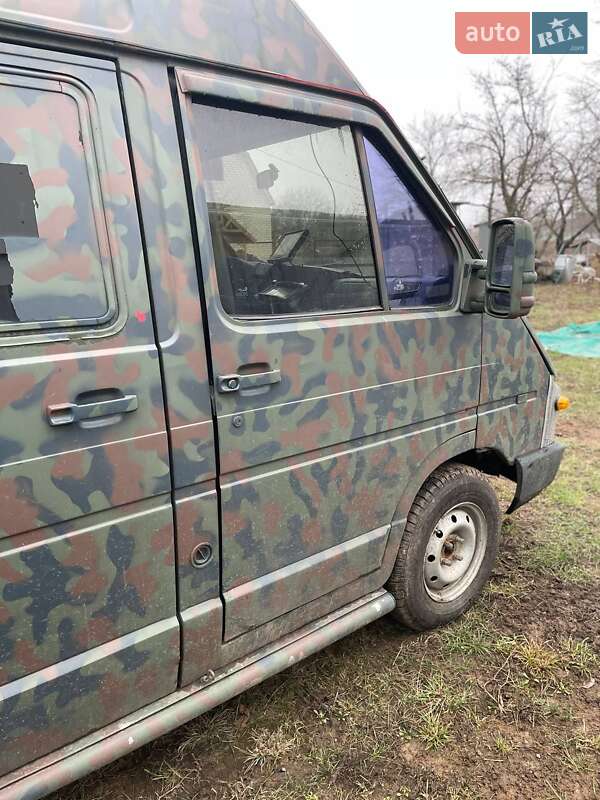 Грузопассажирский фургон Renault Trafic 1990 в Полтаве