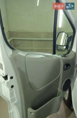 Грузопассажирский фургон Renault Trafic 2011 в Львове