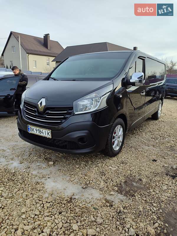 Грузовой фургон Renault Trafic 2016 в 