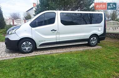 Минивэн Renault Trafic 2015 в 