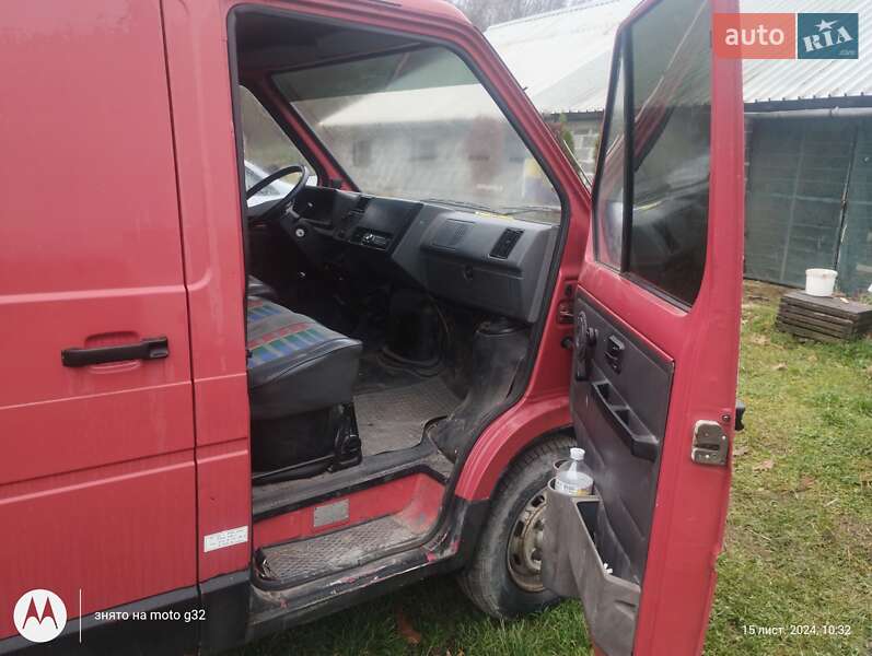 Вантажний фургон Renault Trafic 1992 в 