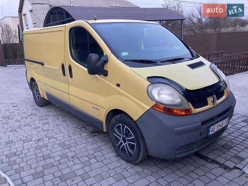 Грузовой фургон Renault Trafic 2003 в 