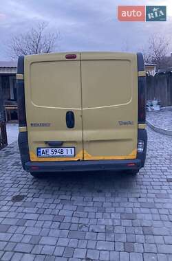 Грузовой фургон Renault Trafic 2003 в 