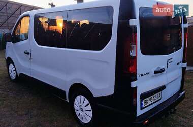 Минивэн Renault Trafic 2015 в 