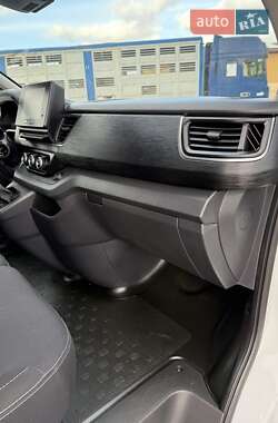 Грузовой фургон Renault Trafic 2024 в 