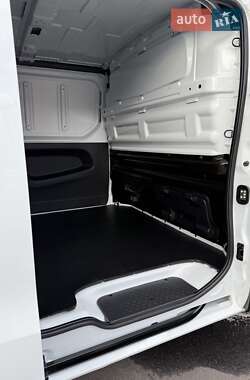 Грузовой фургон Renault Trafic 2024 в 